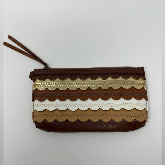 Relic Handbags - Relic Women’s Takeaway Scalloped Clutch in Great Condition